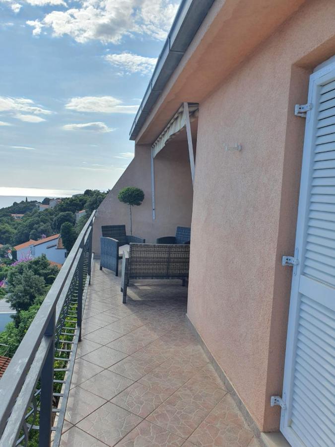 Apartment Zadoda Omis Bagian luar foto