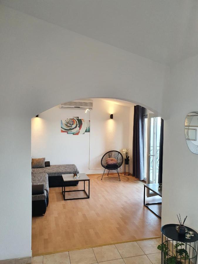 Apartment Zadoda Omis Bagian luar foto