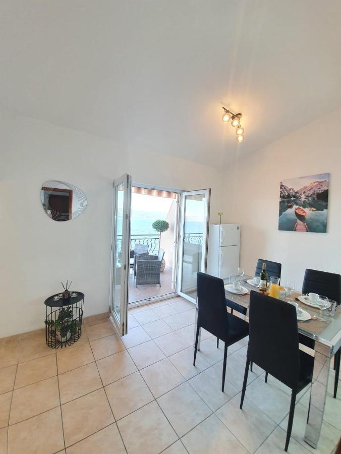Apartment Zadoda Omis Bagian luar foto