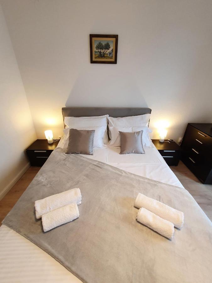 Apartment Zadoda Omis Bagian luar foto