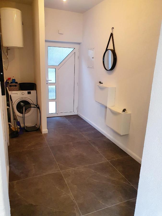 Apartment Zadoda Omis Bagian luar foto