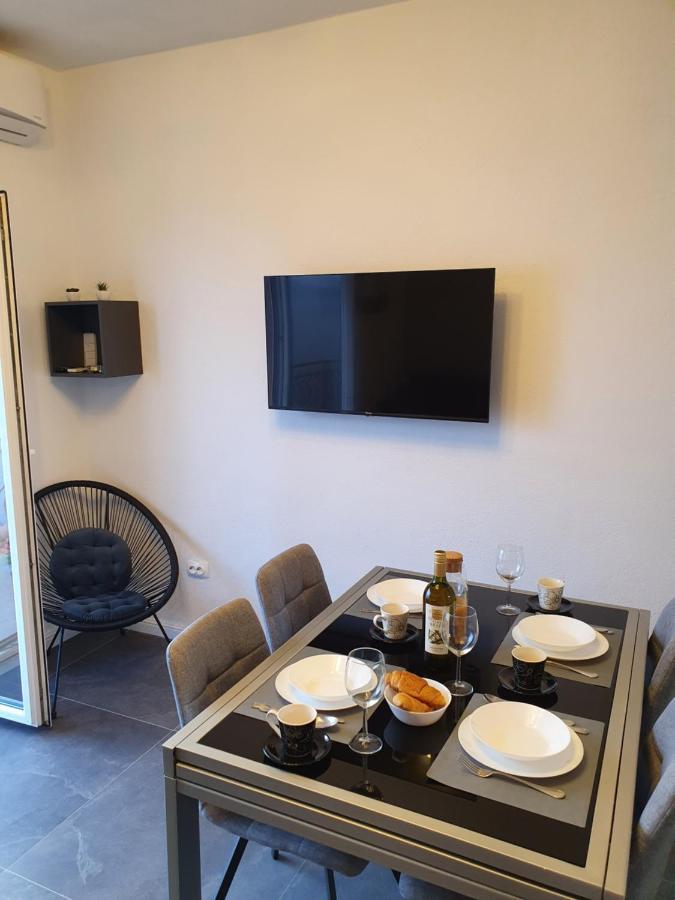 Apartment Zadoda Omis Bagian luar foto
