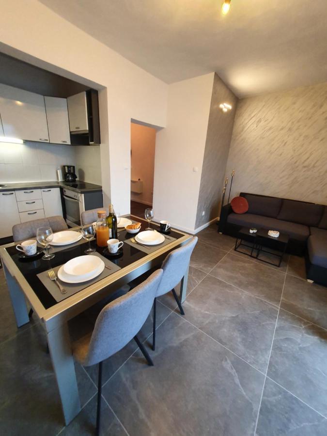 Apartment Zadoda Omis Bagian luar foto
