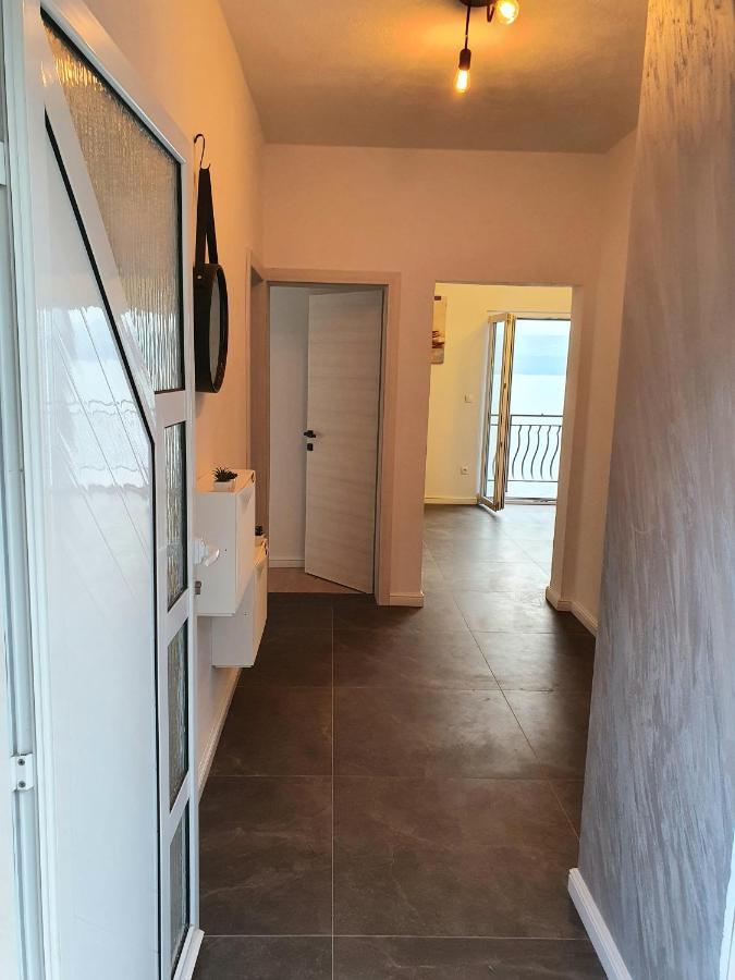 Apartment Zadoda Omis Bagian luar foto