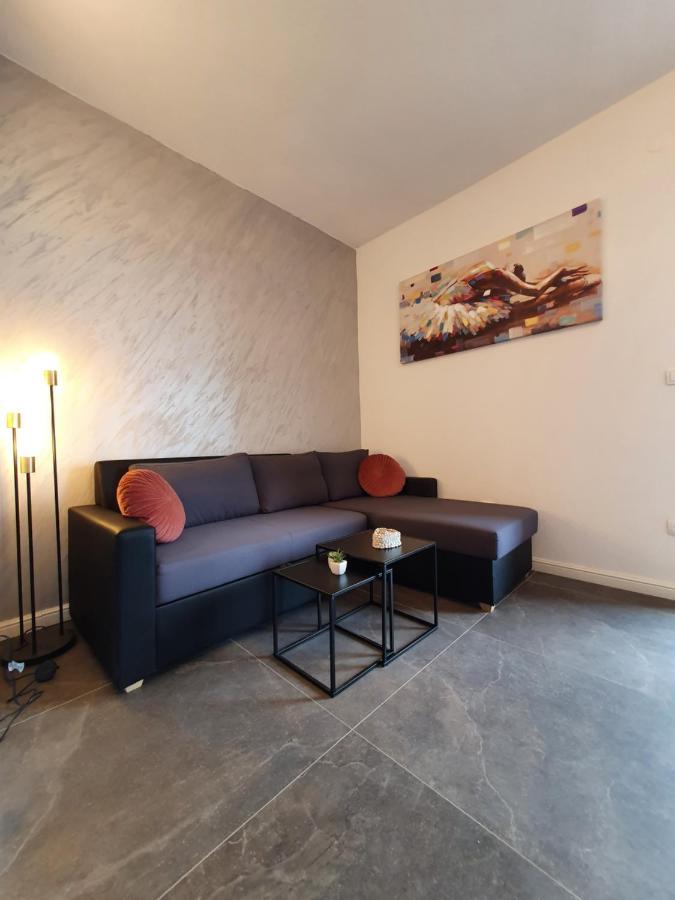 Apartment Zadoda Omis Bagian luar foto