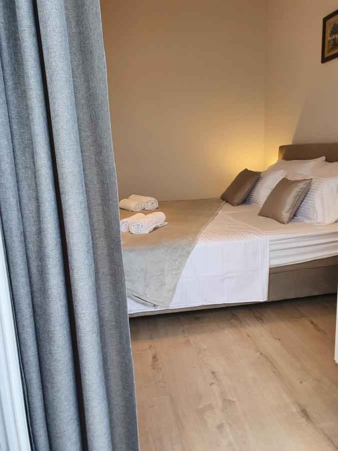 Apartment Zadoda Omis Bagian luar foto